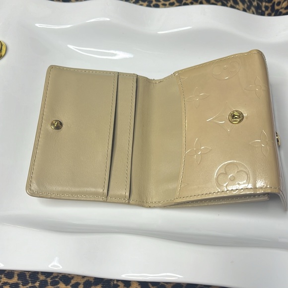 LOUIS VUITTON MONOGRAM VERNIS BILLFOLD WALLET - Picture 8 of 13